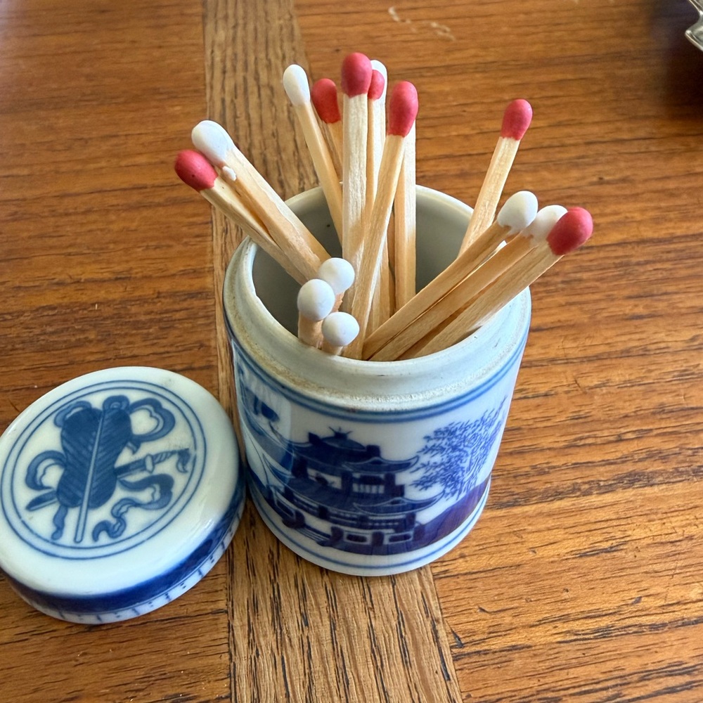Vintage Flow blue willow small spice canister.
